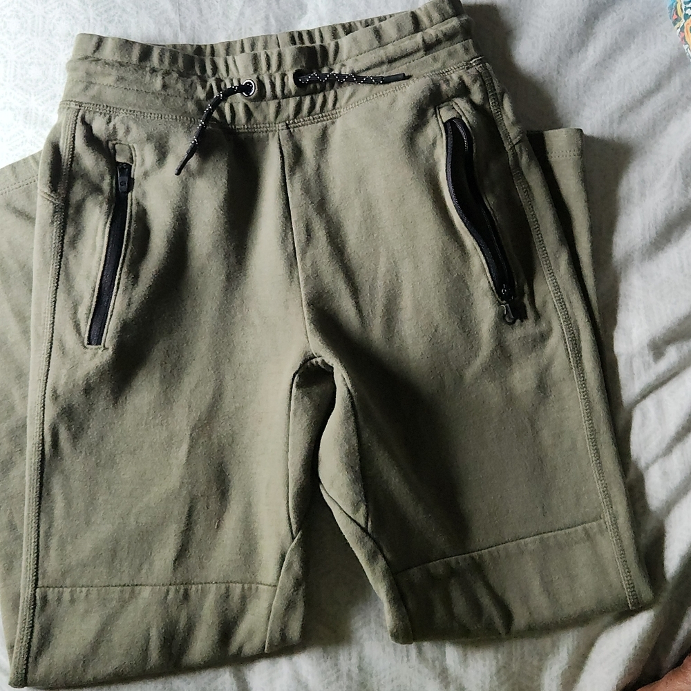 👶🏽GAP Kids Olive Jogger Pants with Zipper Pockets, 8